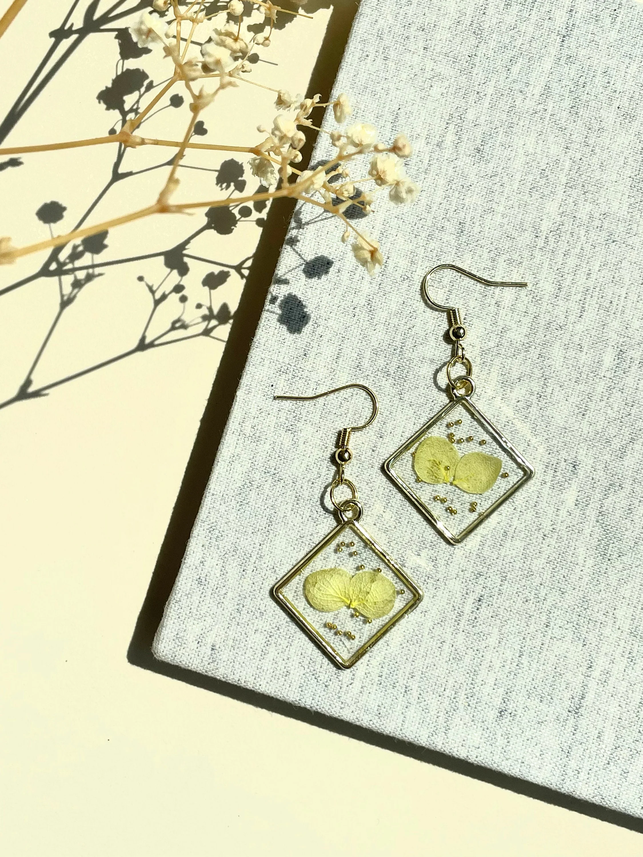 Simplistic Resin Botanical Earrings - Image 6