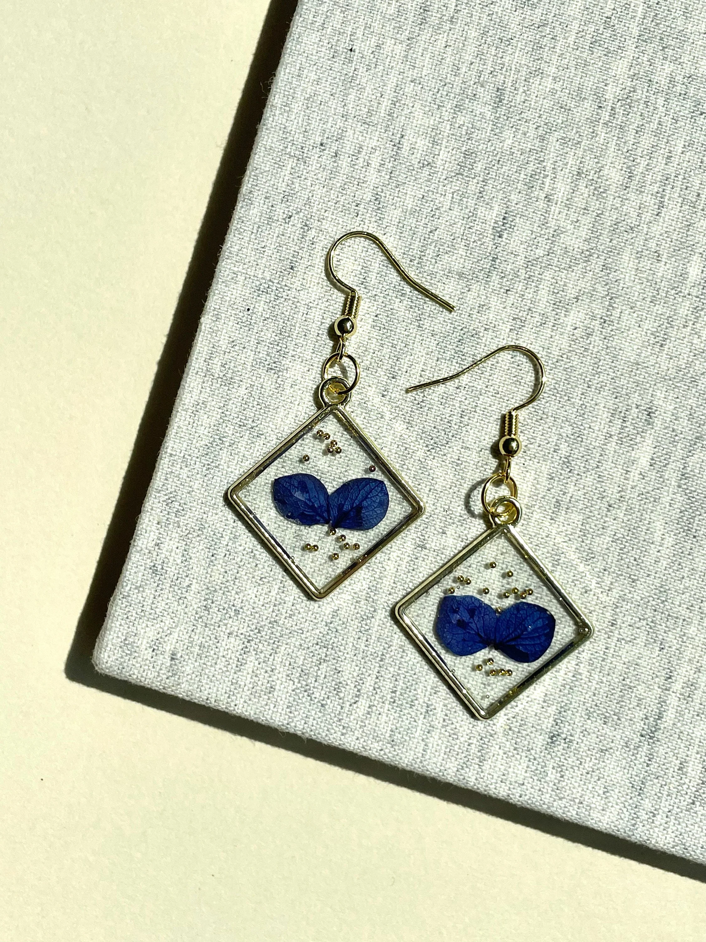 Simplistic Resin Botanical Earrings - Image 7