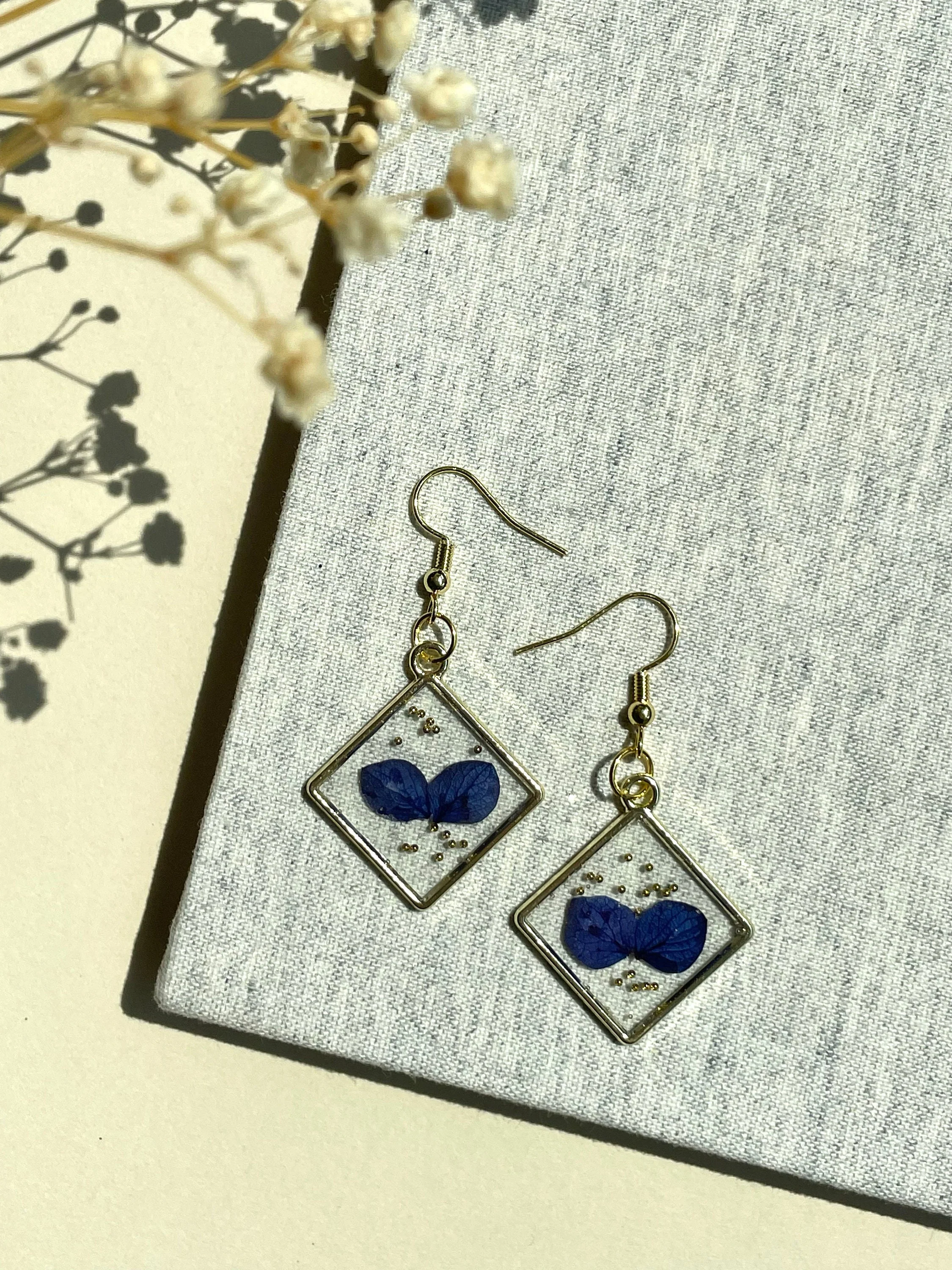 Simplistic Resin Botanical Earrings - Image 8